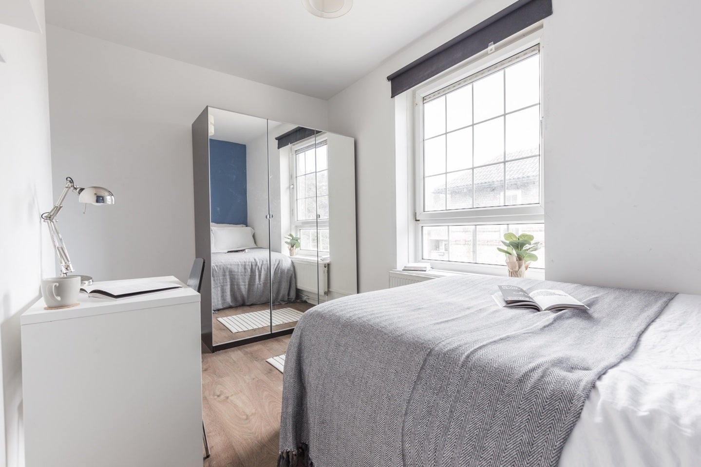 Flat Poplar High Street in Greater London