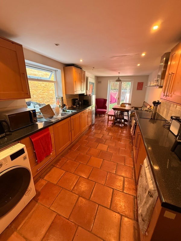 Room Nevill Road in Greater London