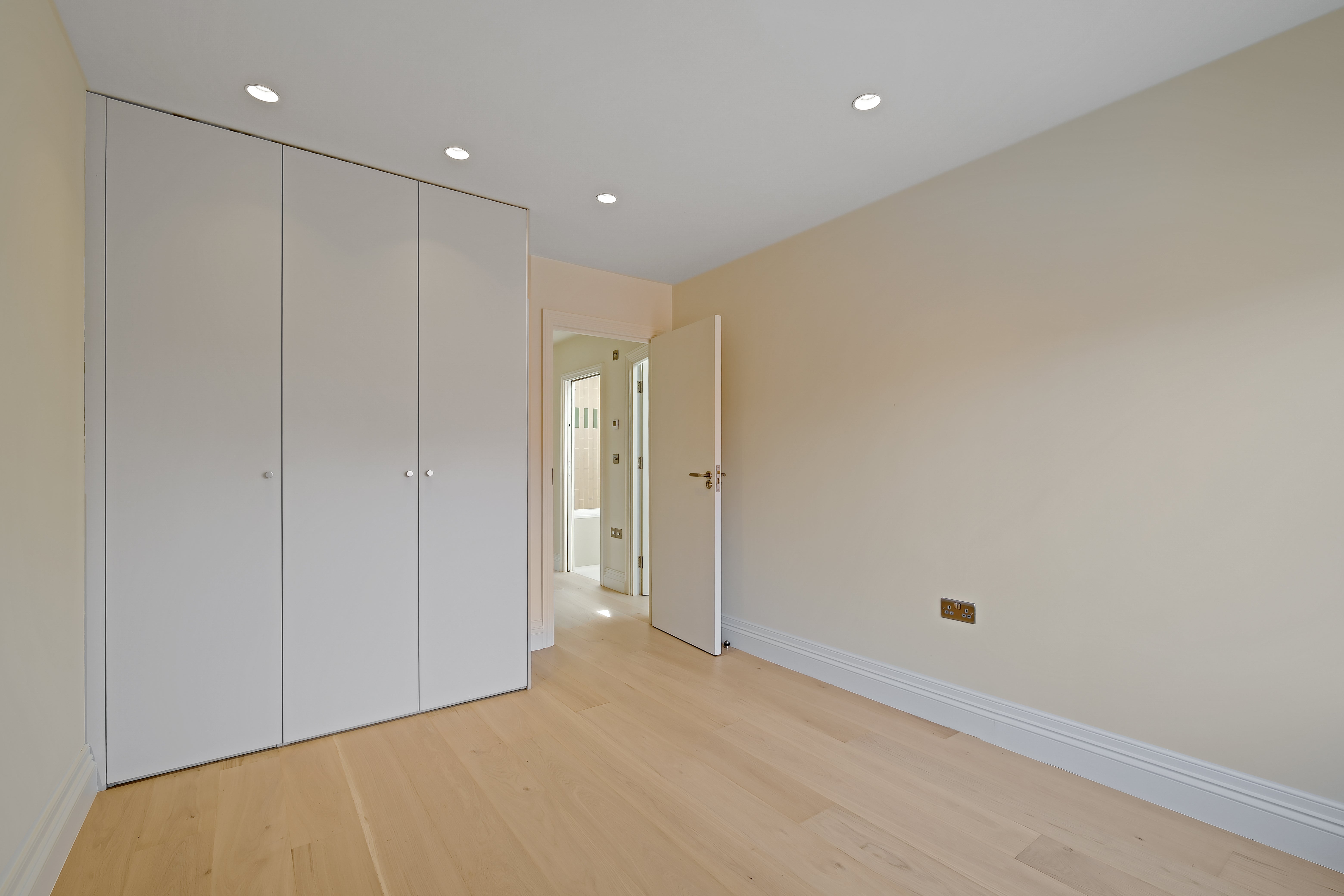 Flat St Ann's Road in Greater London