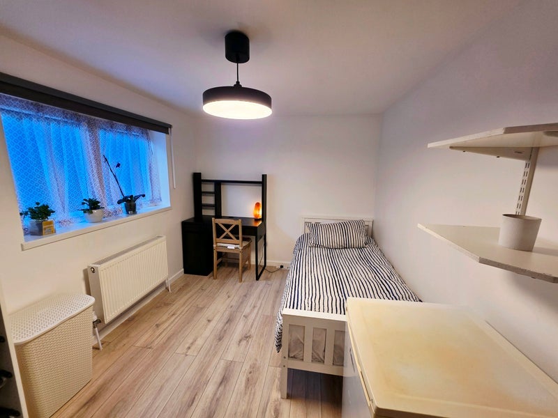 Room Swingate Lane in Greater London