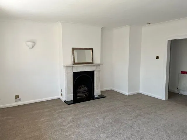 Flat Kingsmead Avenue in Greater London