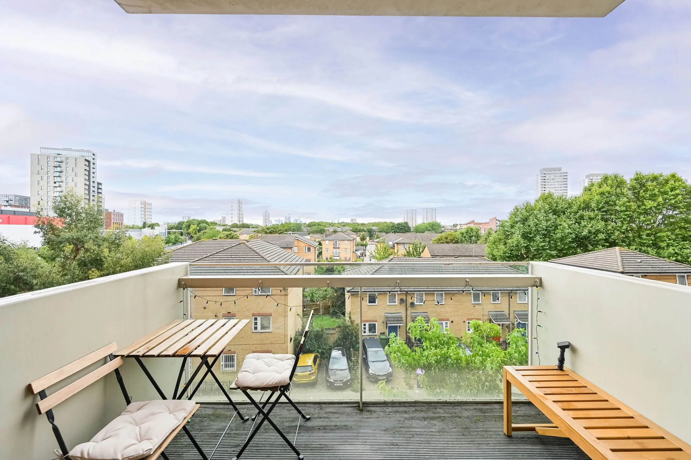 Flat Florence Square in Greater London
