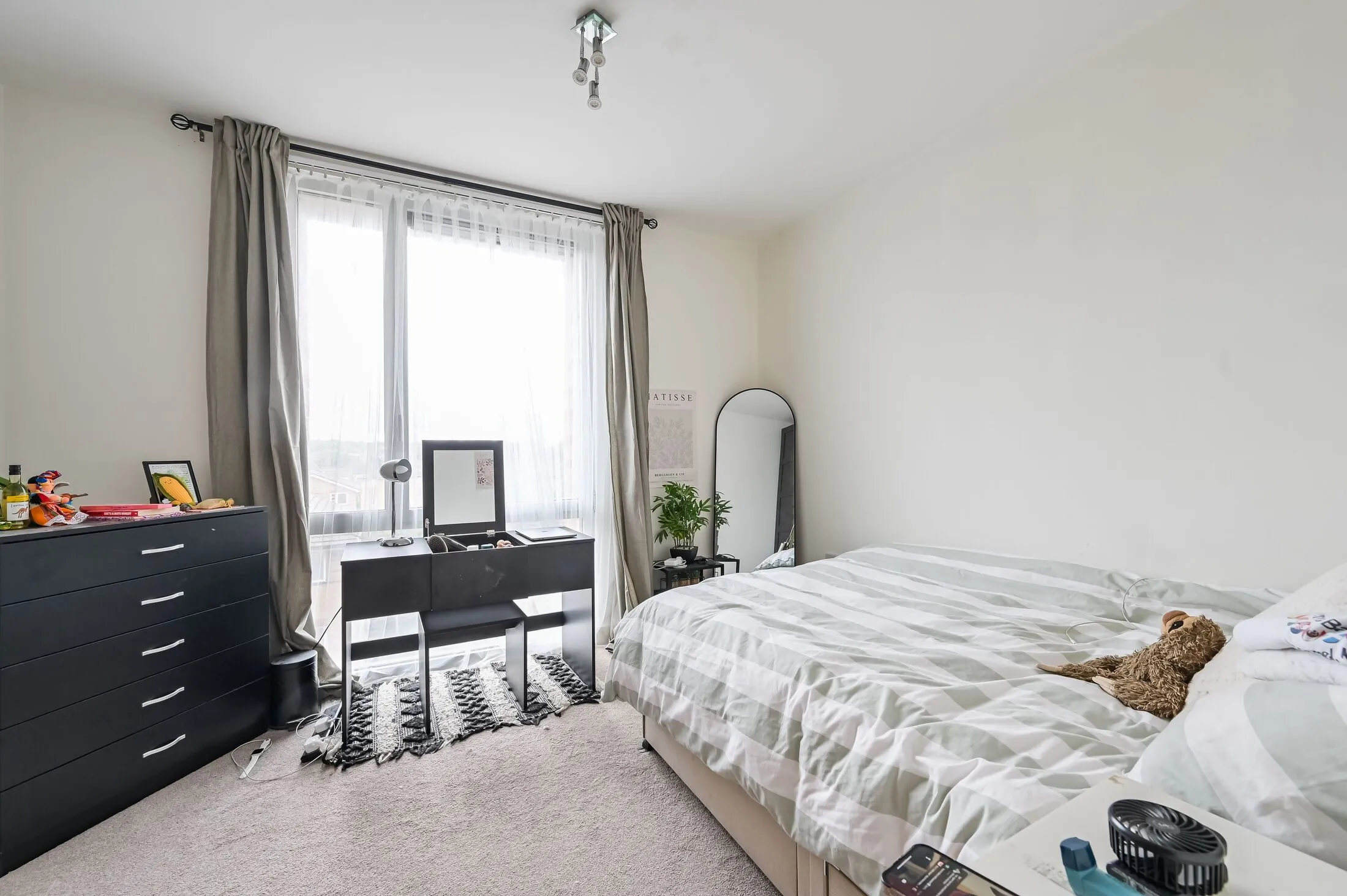 Flat Florence Square in Greater London