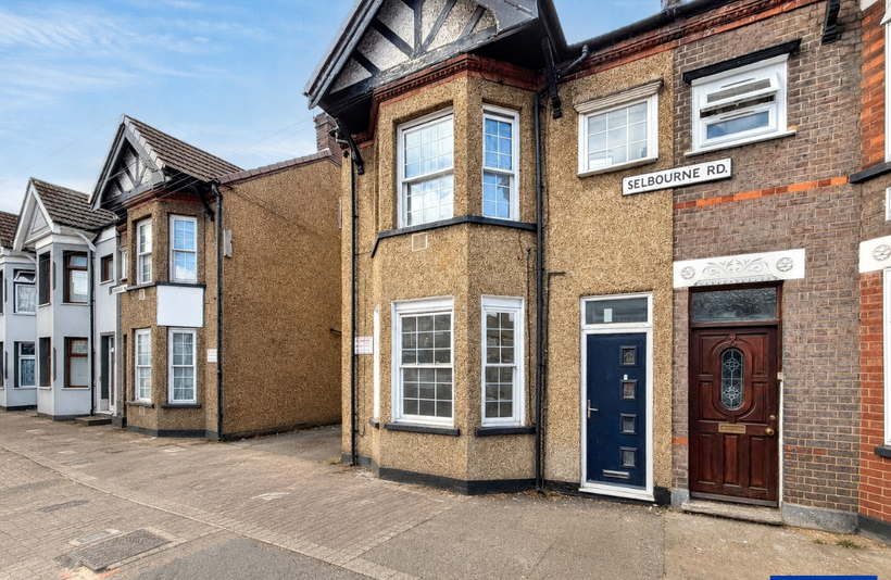 Flat Selbourne Road in Luton