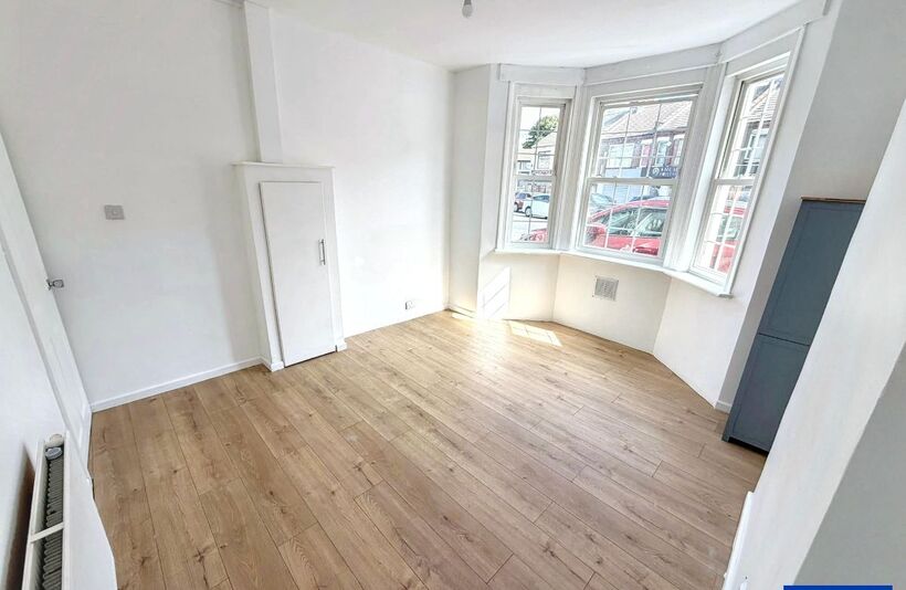 Flat Selbourne Road in Luton
