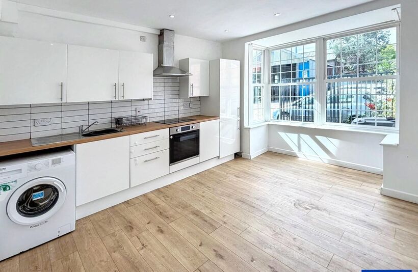 Flat Selbourne Road in Luton