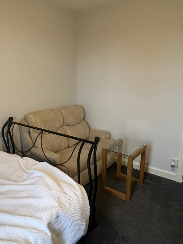 Room Mayfield Drive in Armadale