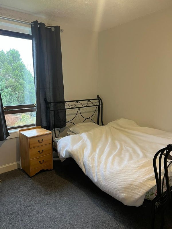 Room Mayfield Drive in Armadale