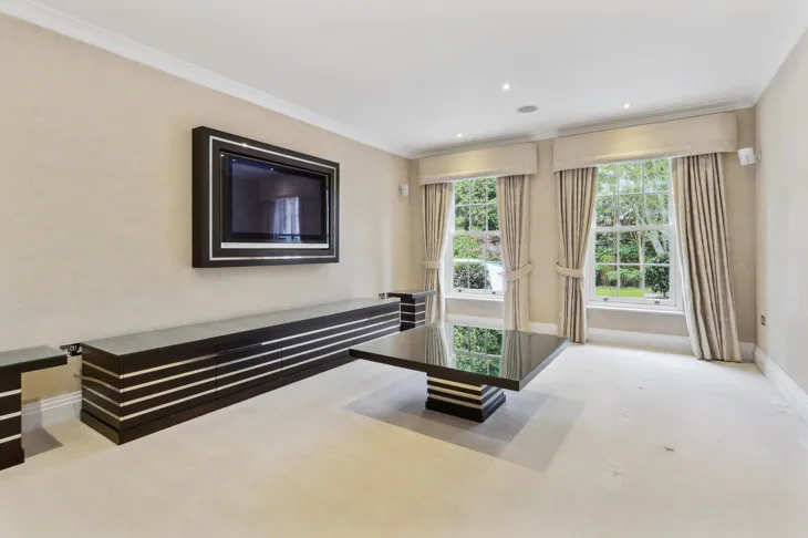 House Granville Close in Elmbridge