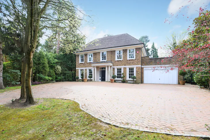 House Granville Close in Elmbridge