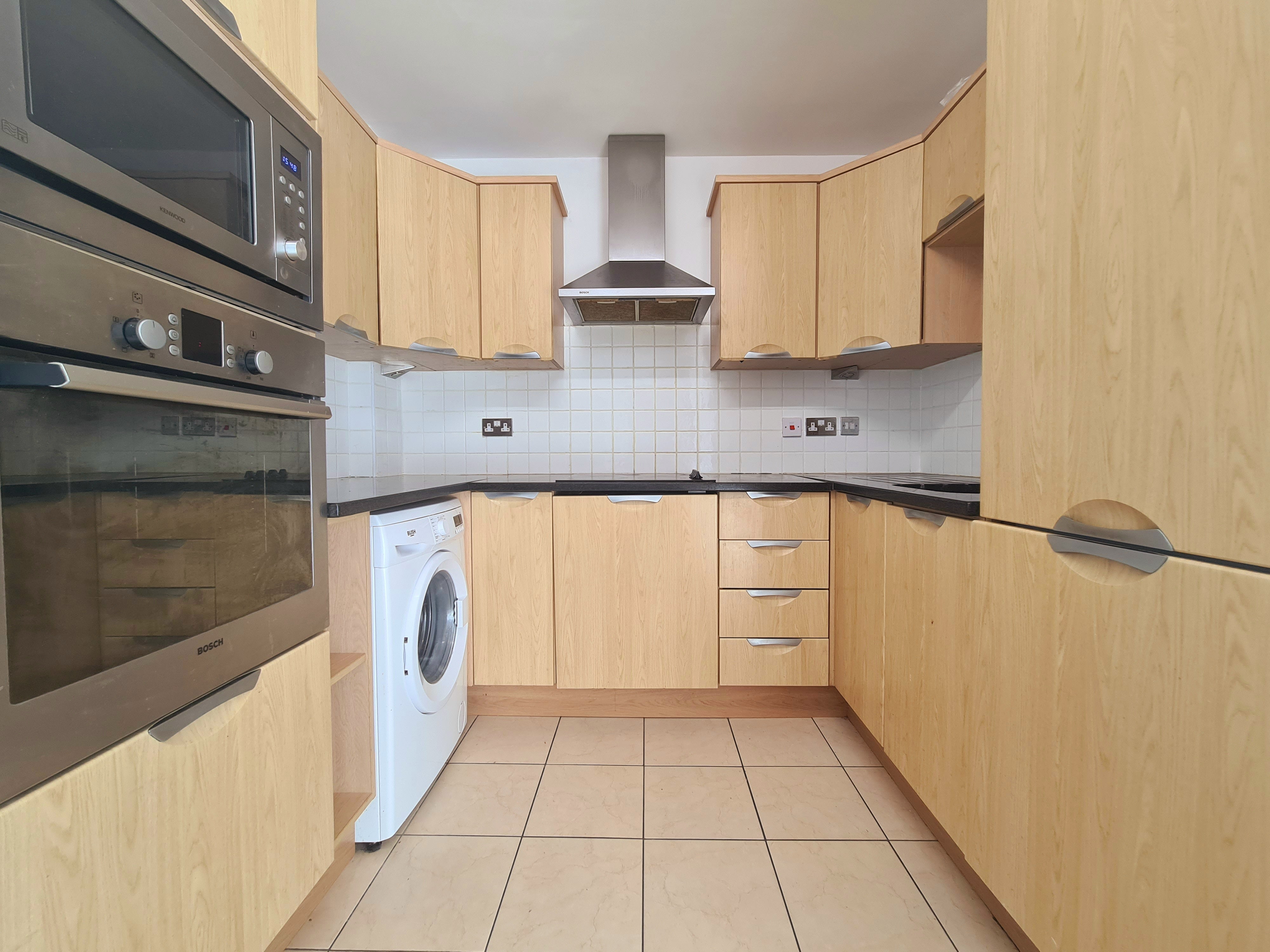 Flat Thomas Street in Greater London