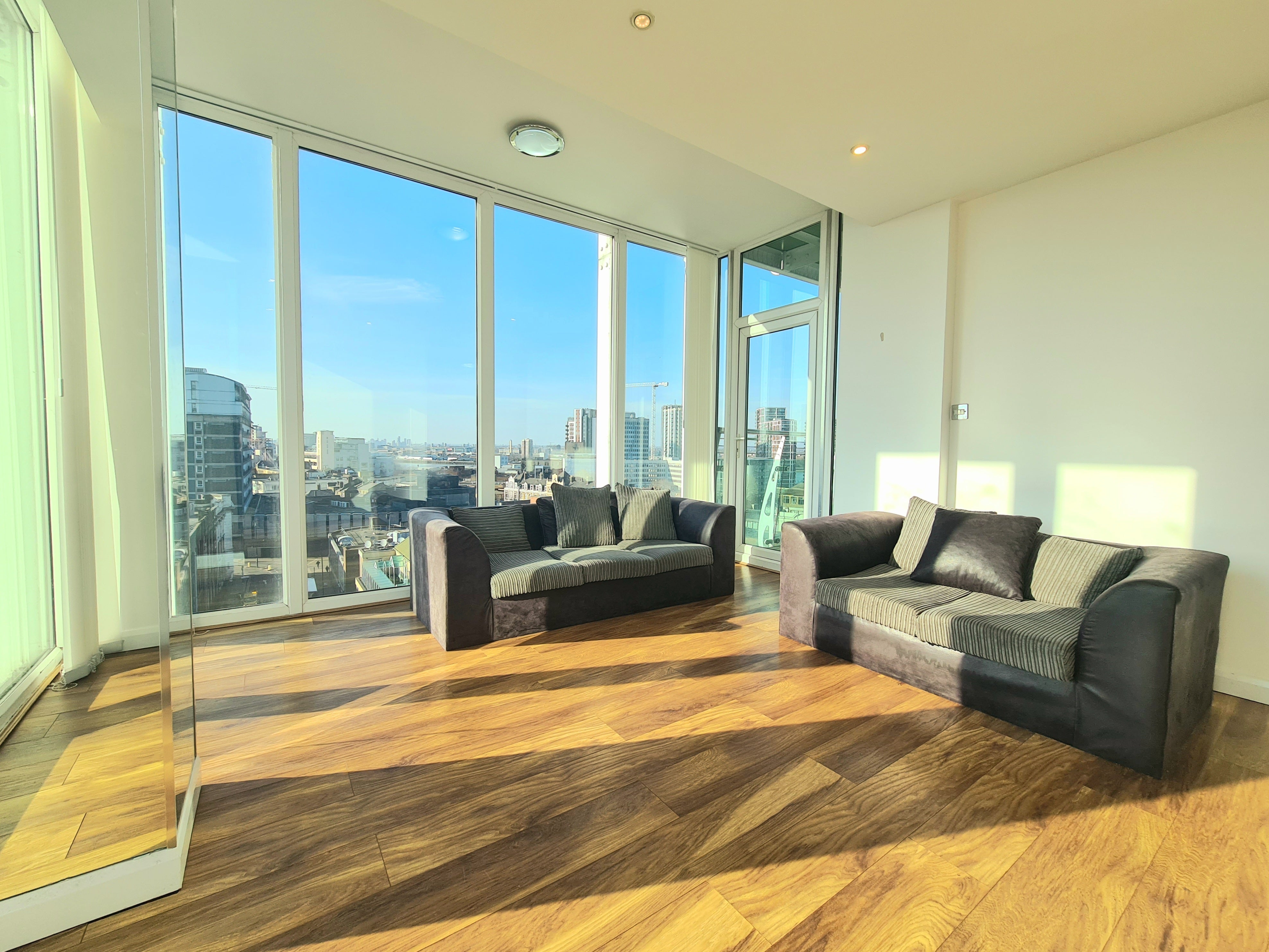 Flat Thomas Street in Greater London