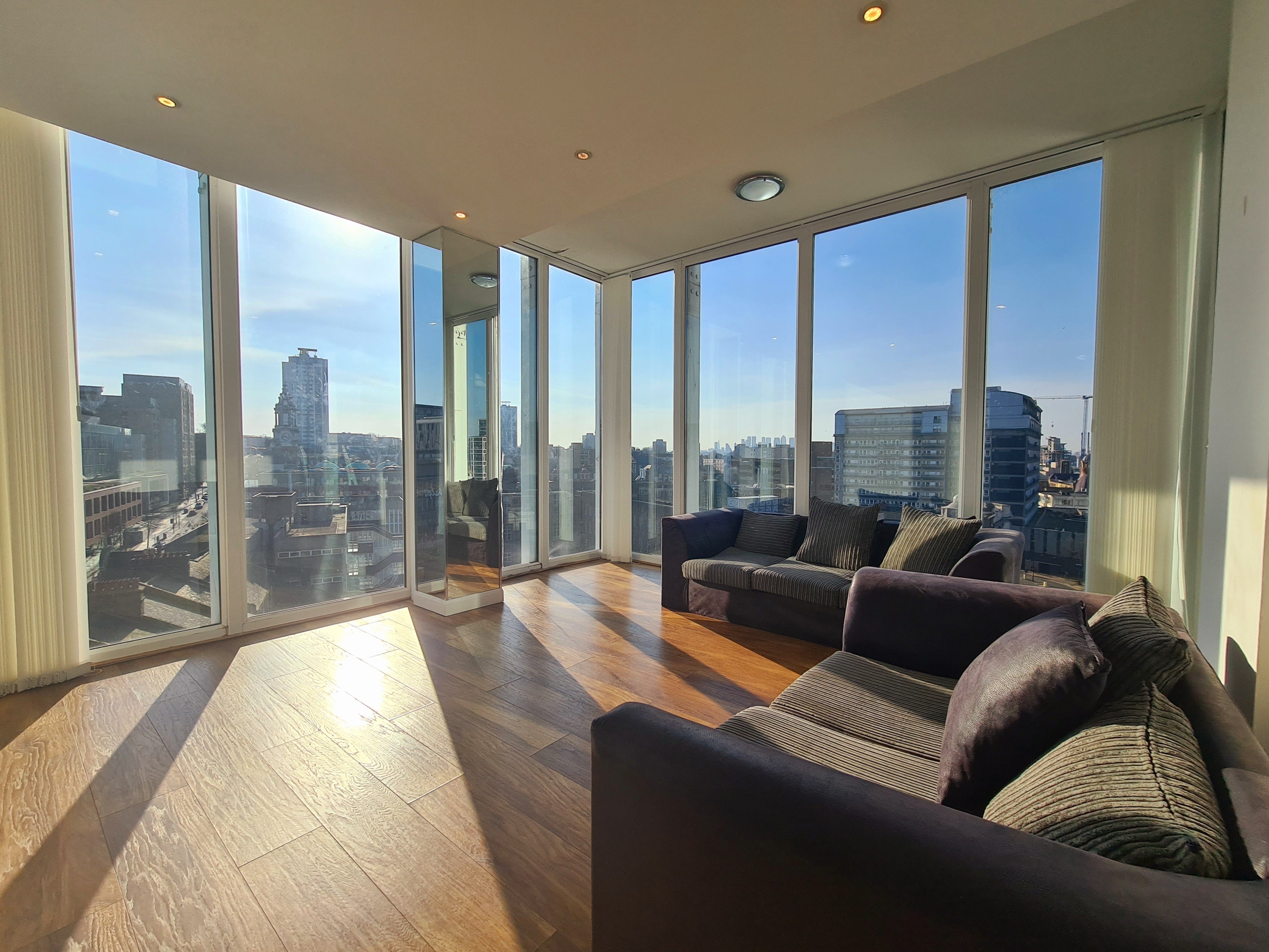 Flat Thomas Street in Greater London
