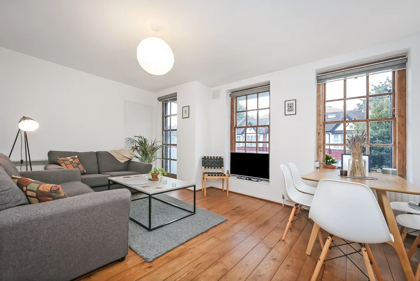 Flat Biddestone Road in Greater London