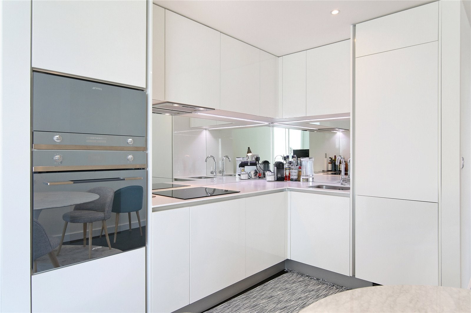 Flat Wyvil Road in Greater London