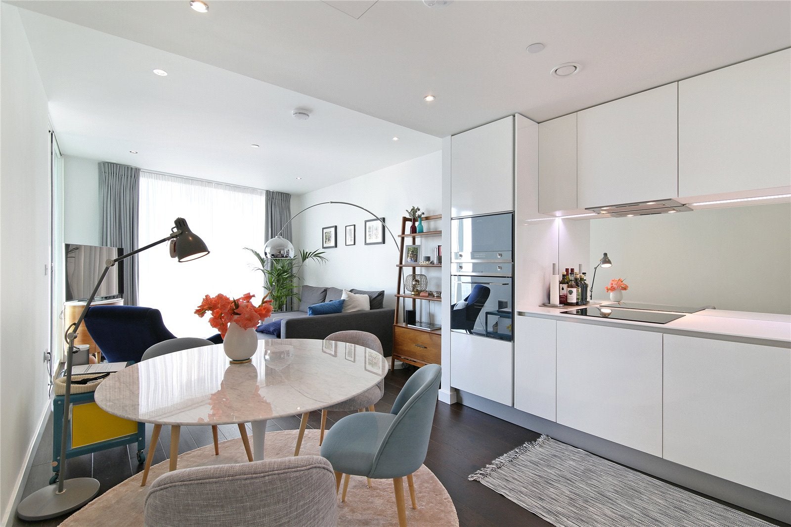 Flat Wyvil Road in Greater London