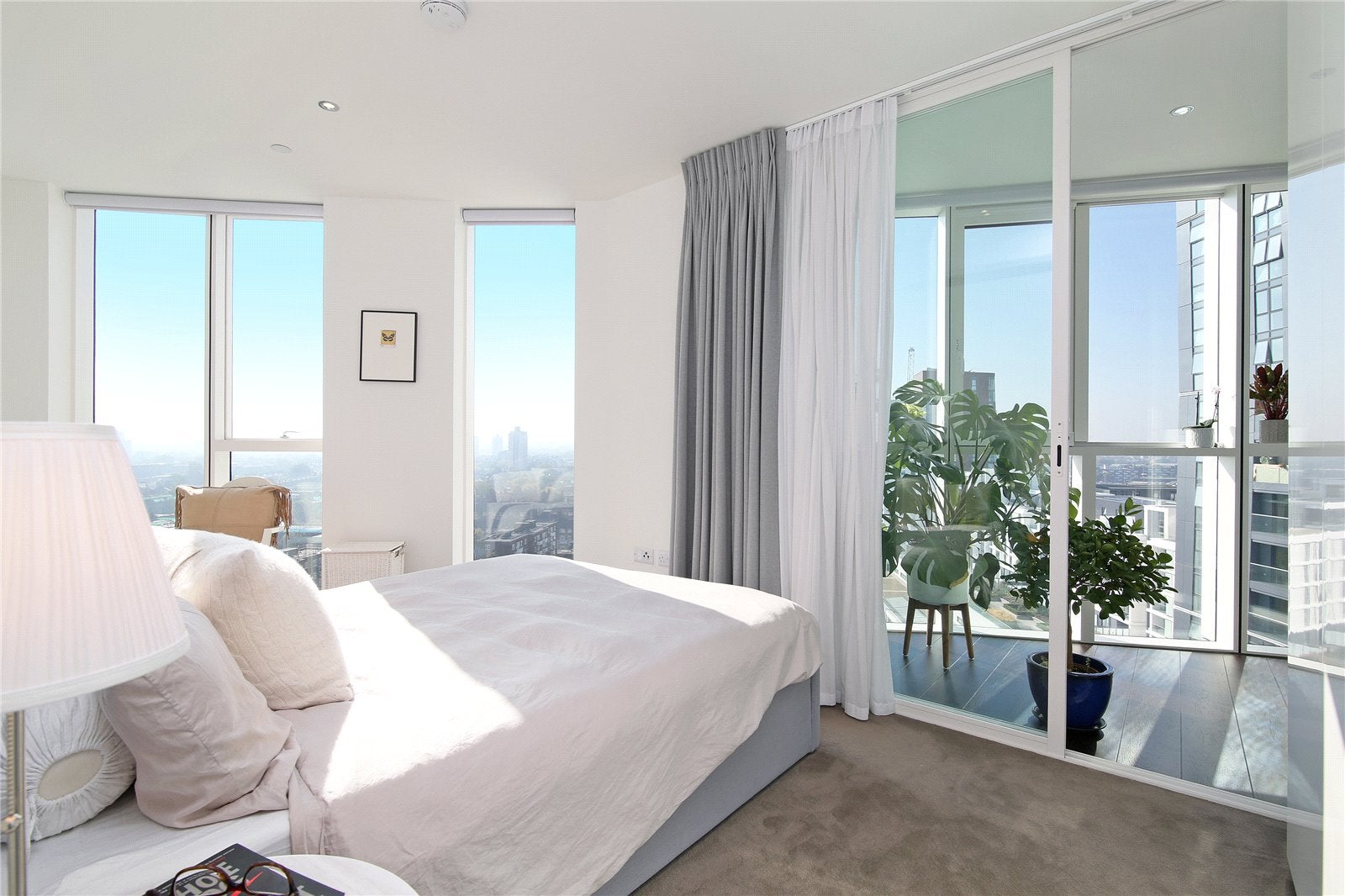 Flat Wyvil Road in Greater London