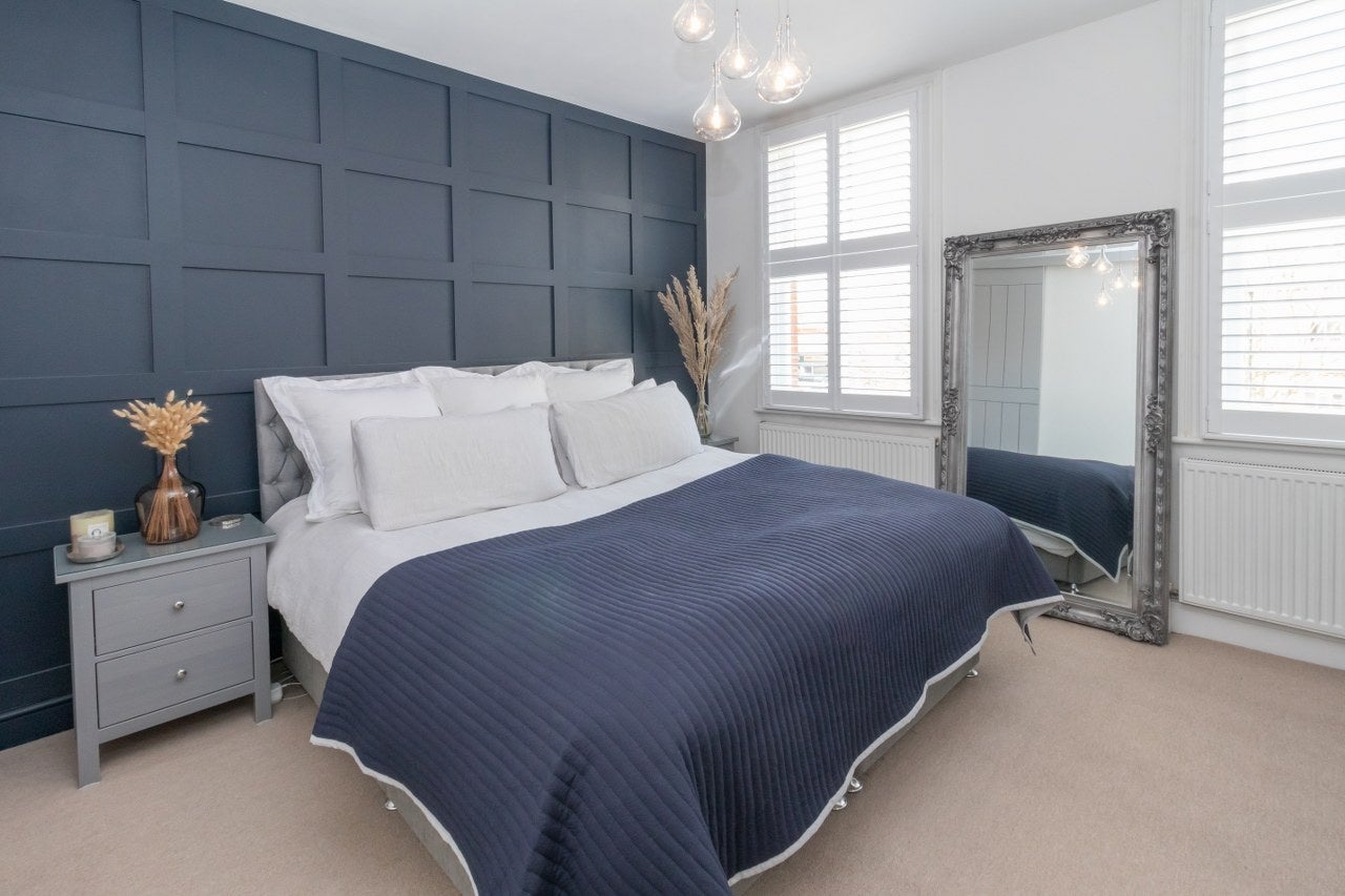 Flat Sternhold Avenue in Greater London