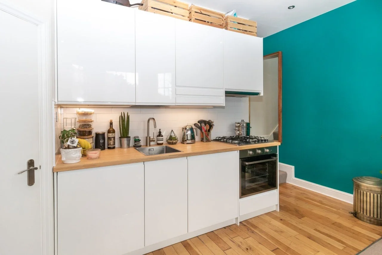 Flat Sternhold Avenue in Greater London