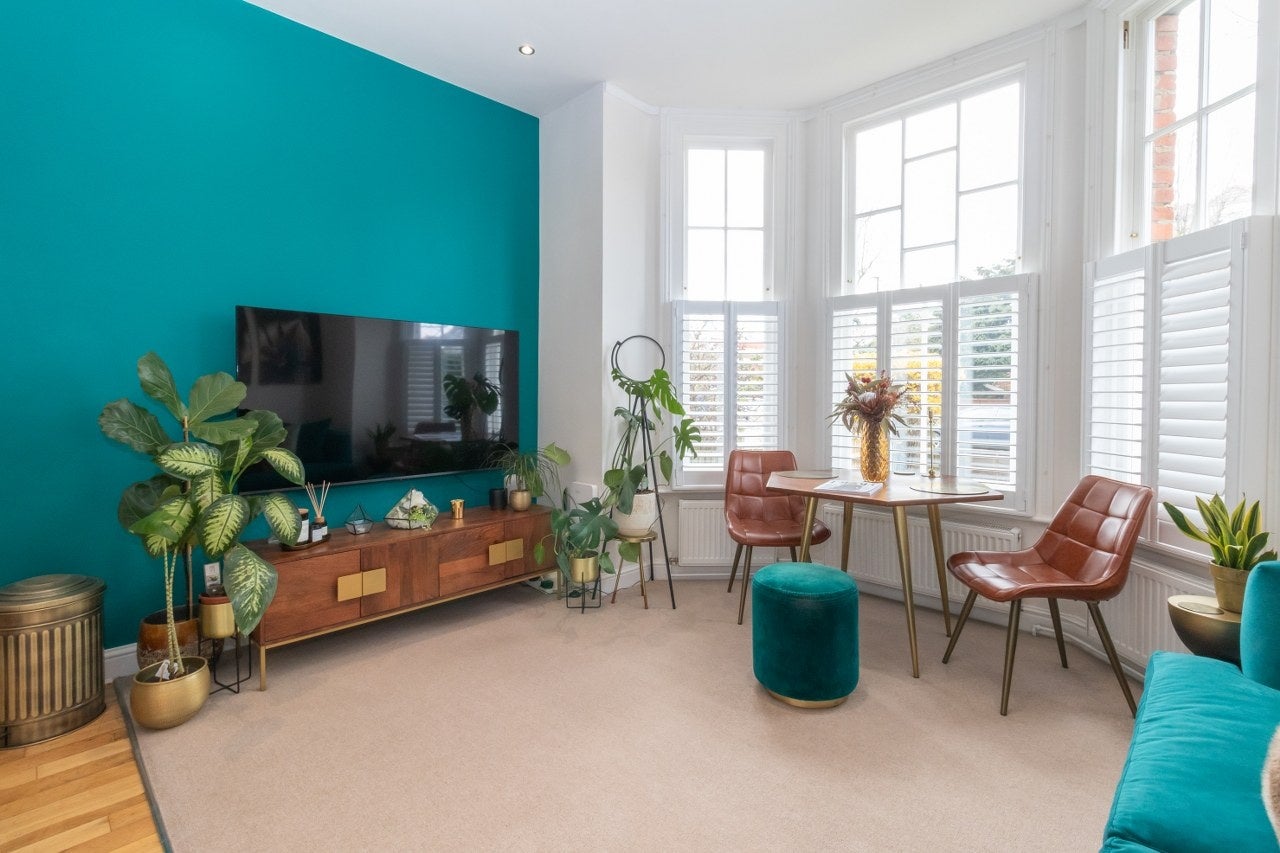 Flat Sternhold Avenue in Greater London