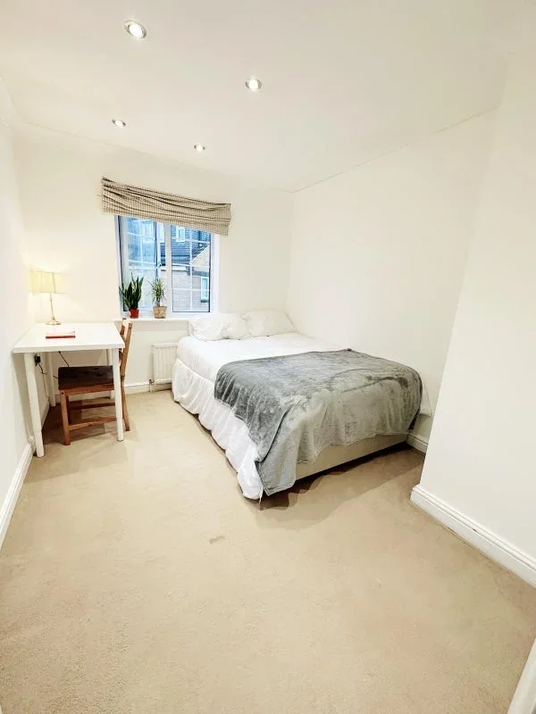 Room Chargrove Close in Greater London