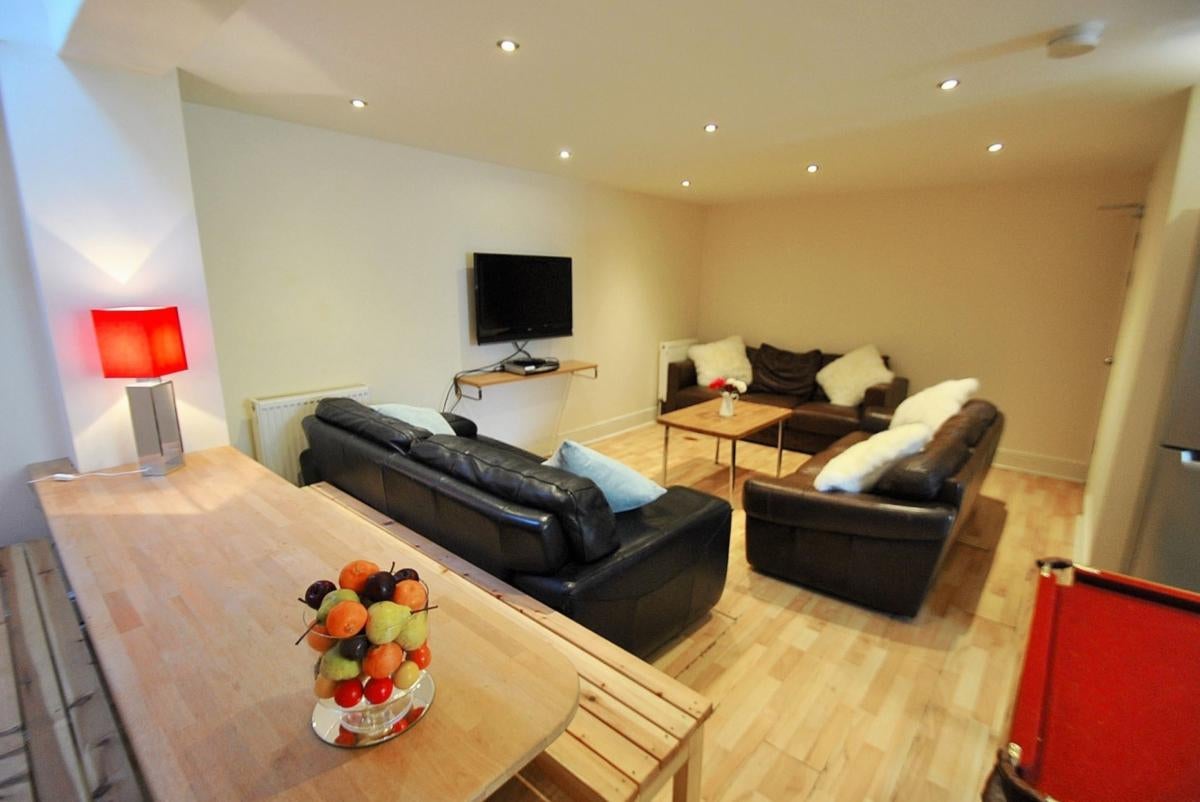Flat Hatherley Road in Manchester