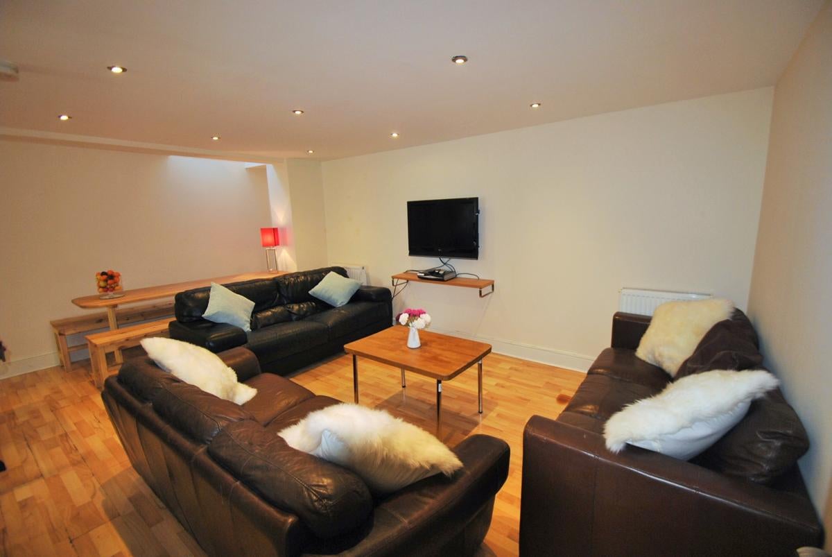 Flat Hatherley Road in Manchester