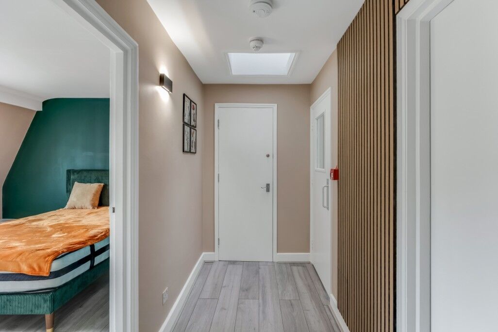 Flat Crowndale Road in Greater London