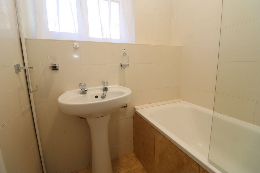 Room Globe Road in Greater London