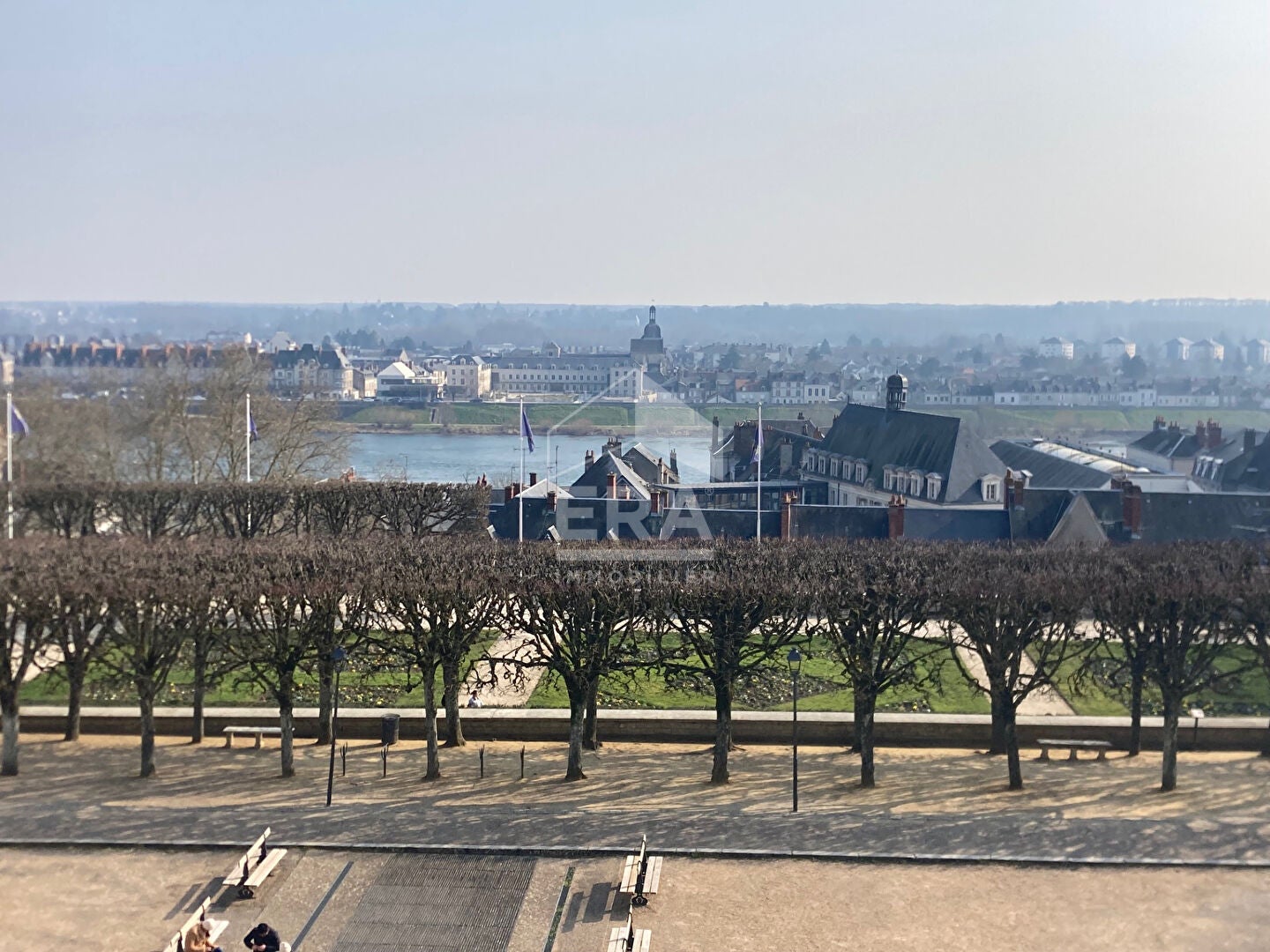Flat Place du Château in Blois