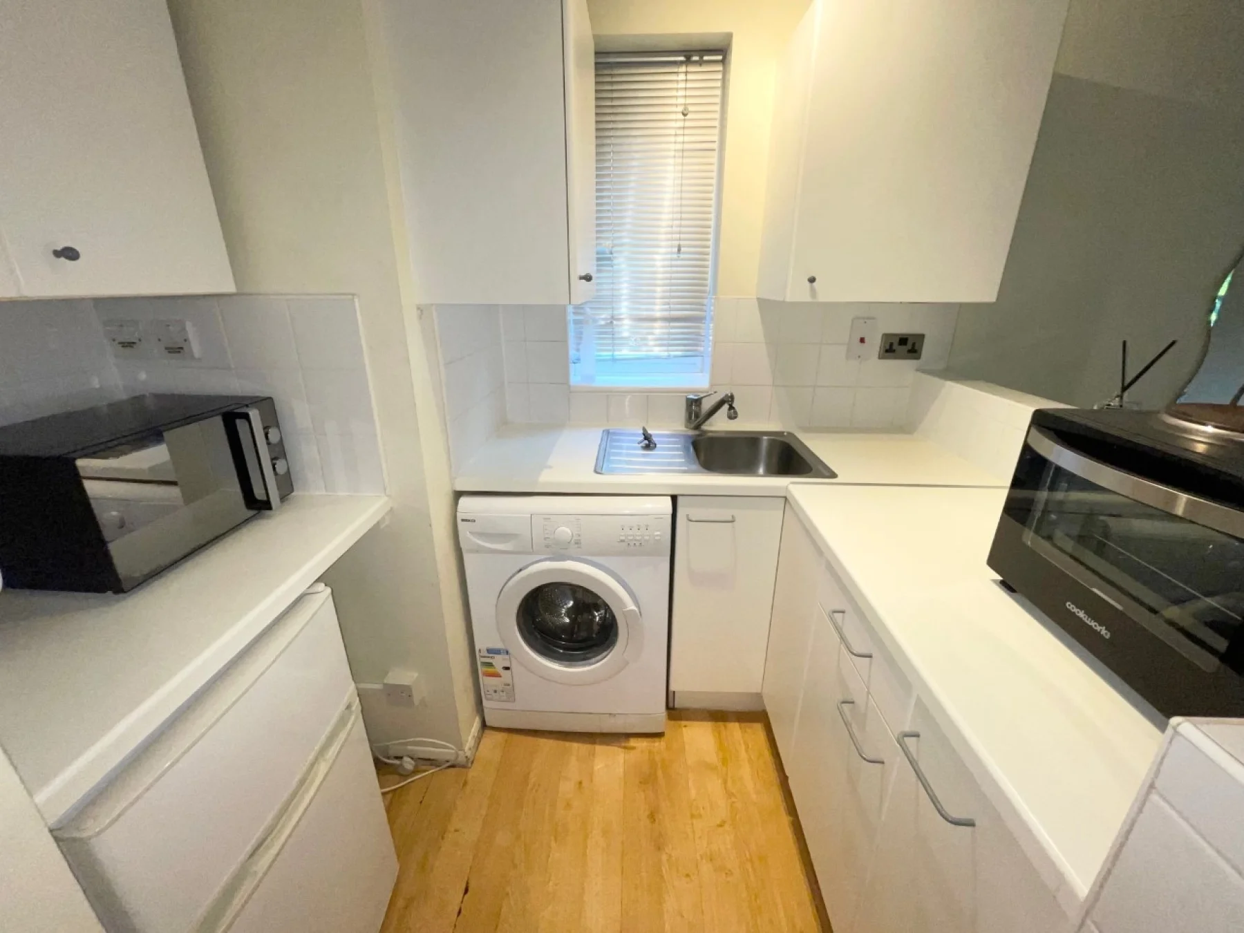 Flat Brunswick Quay in Greater London