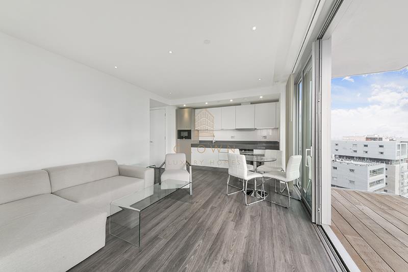 Flat Alie Street in Greater London