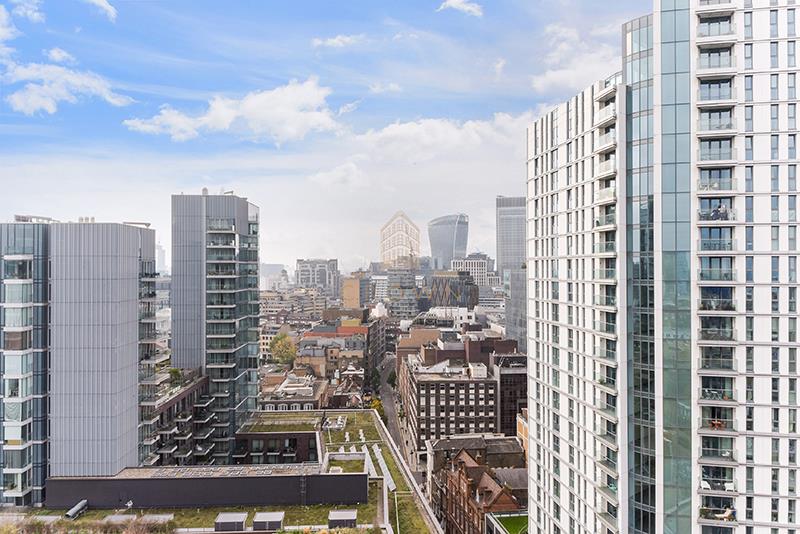 Flat Alie Street in Greater London
