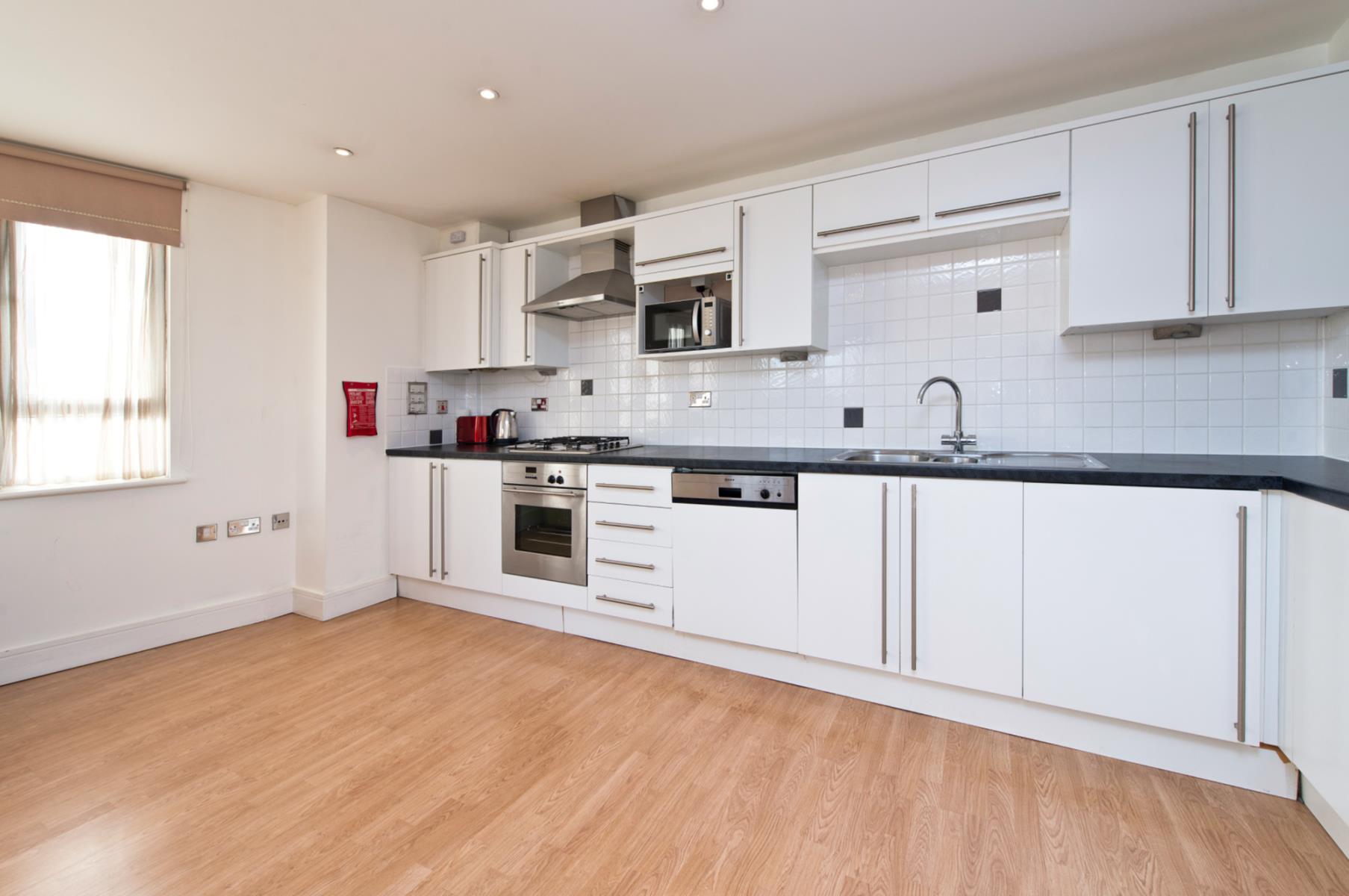 Room Fordhook Avenue in Greater London