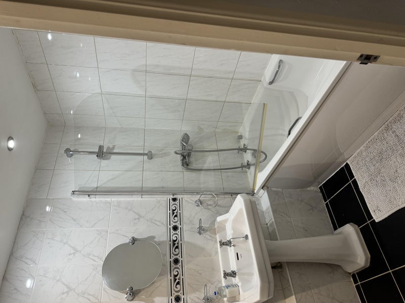 Room Salisbury Close in Greater London