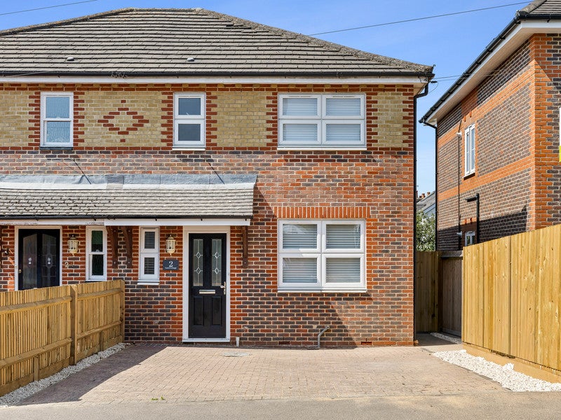 House Eastnor Close in Reigate and Banstead