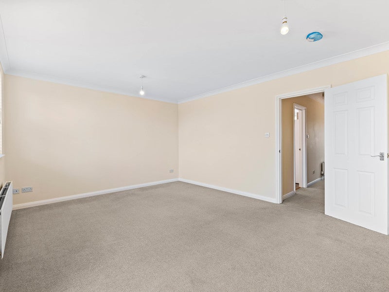 House Eastnor Close in Reigate and Banstead