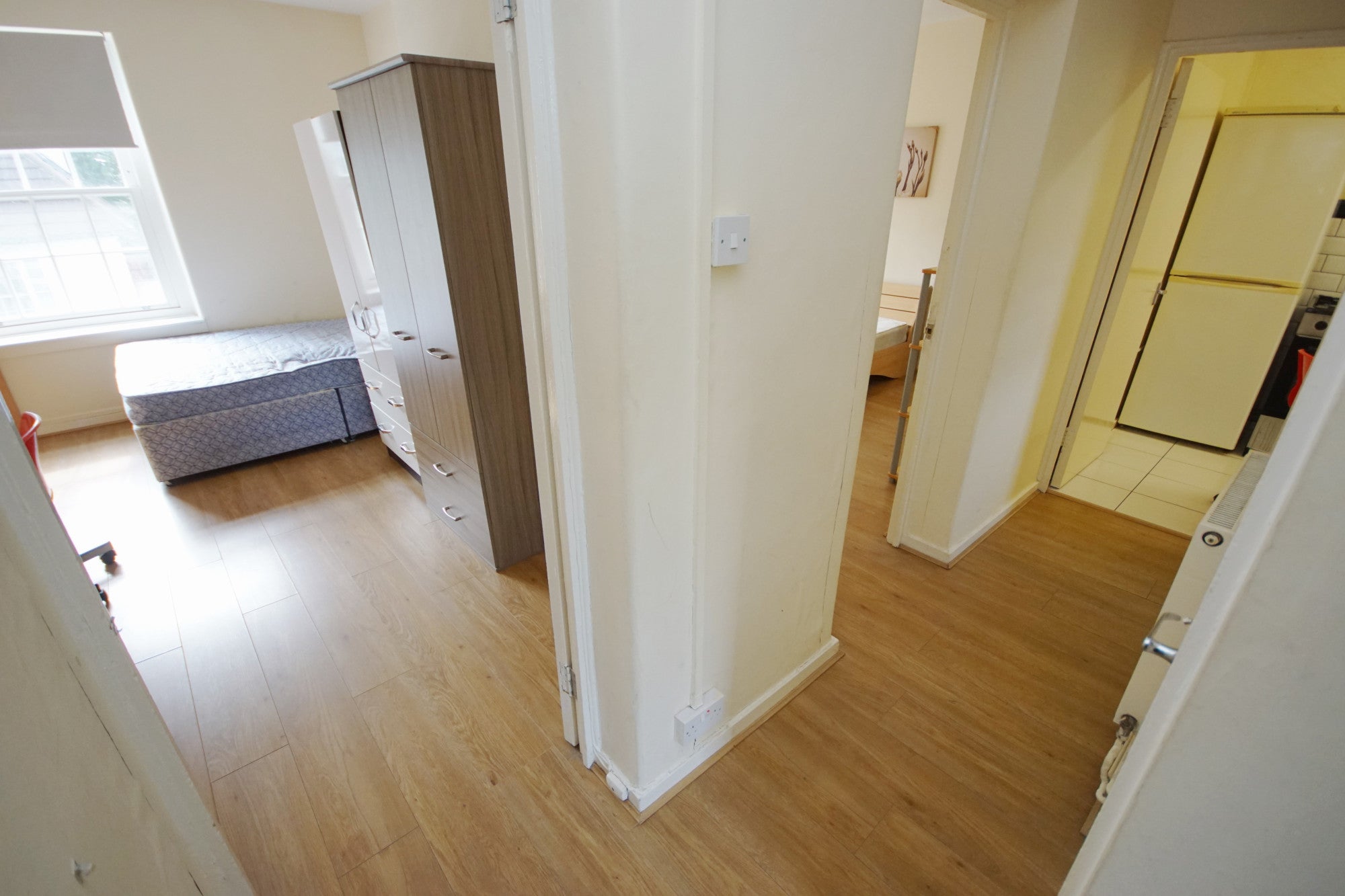 Flat Phoenix Road in Greater London