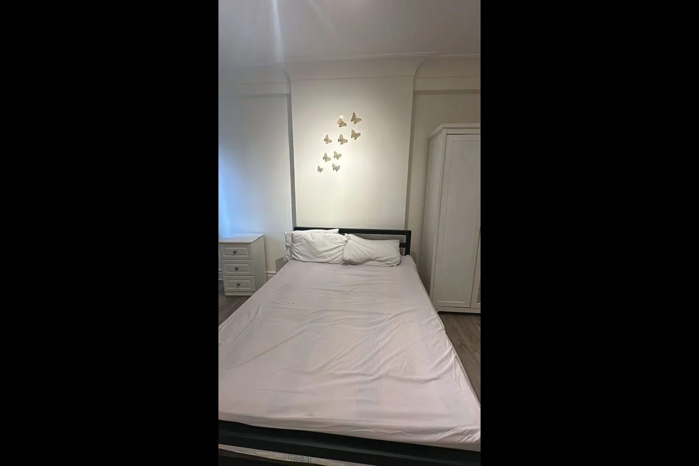 Room Hendon Way in Greater London