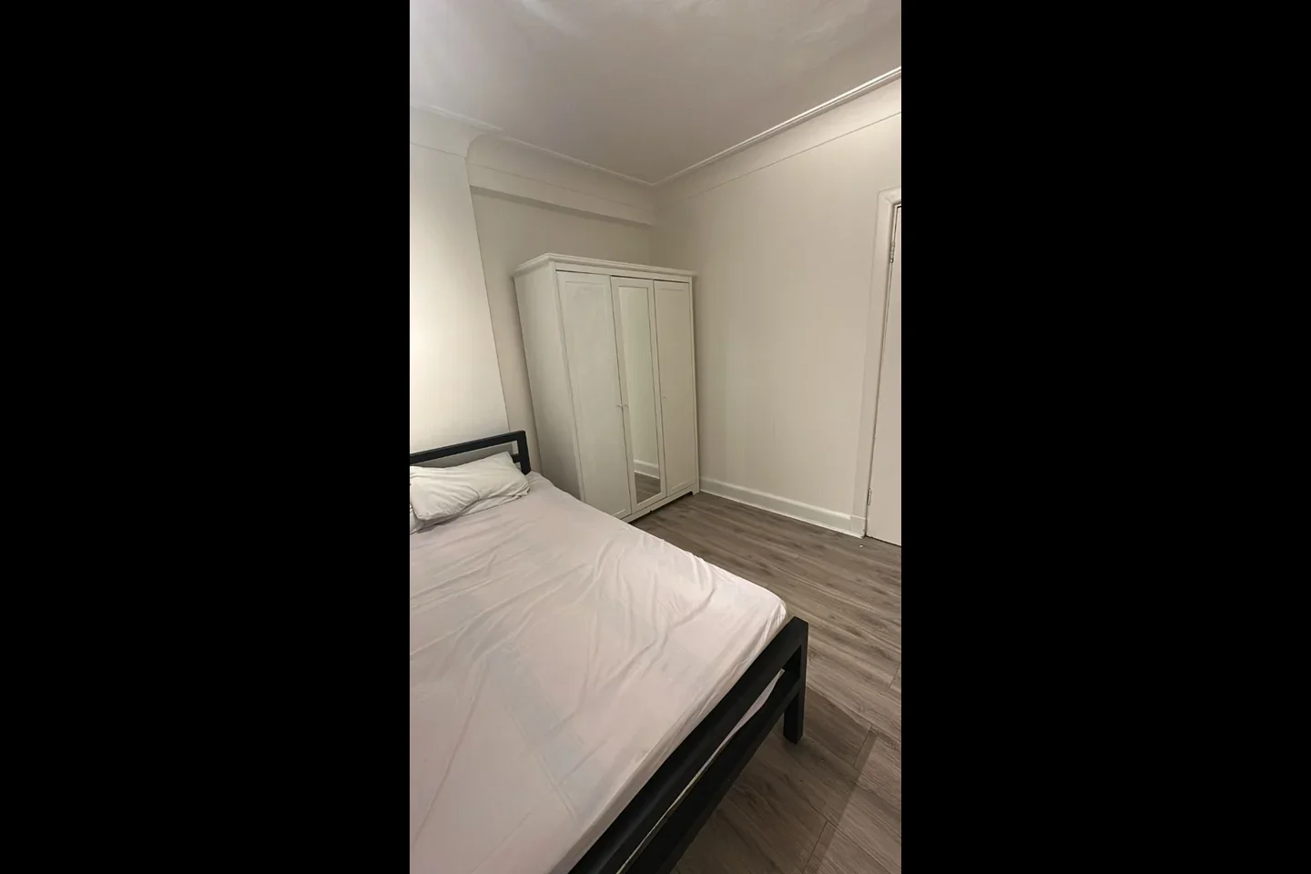 Room Hendon Way in Greater London