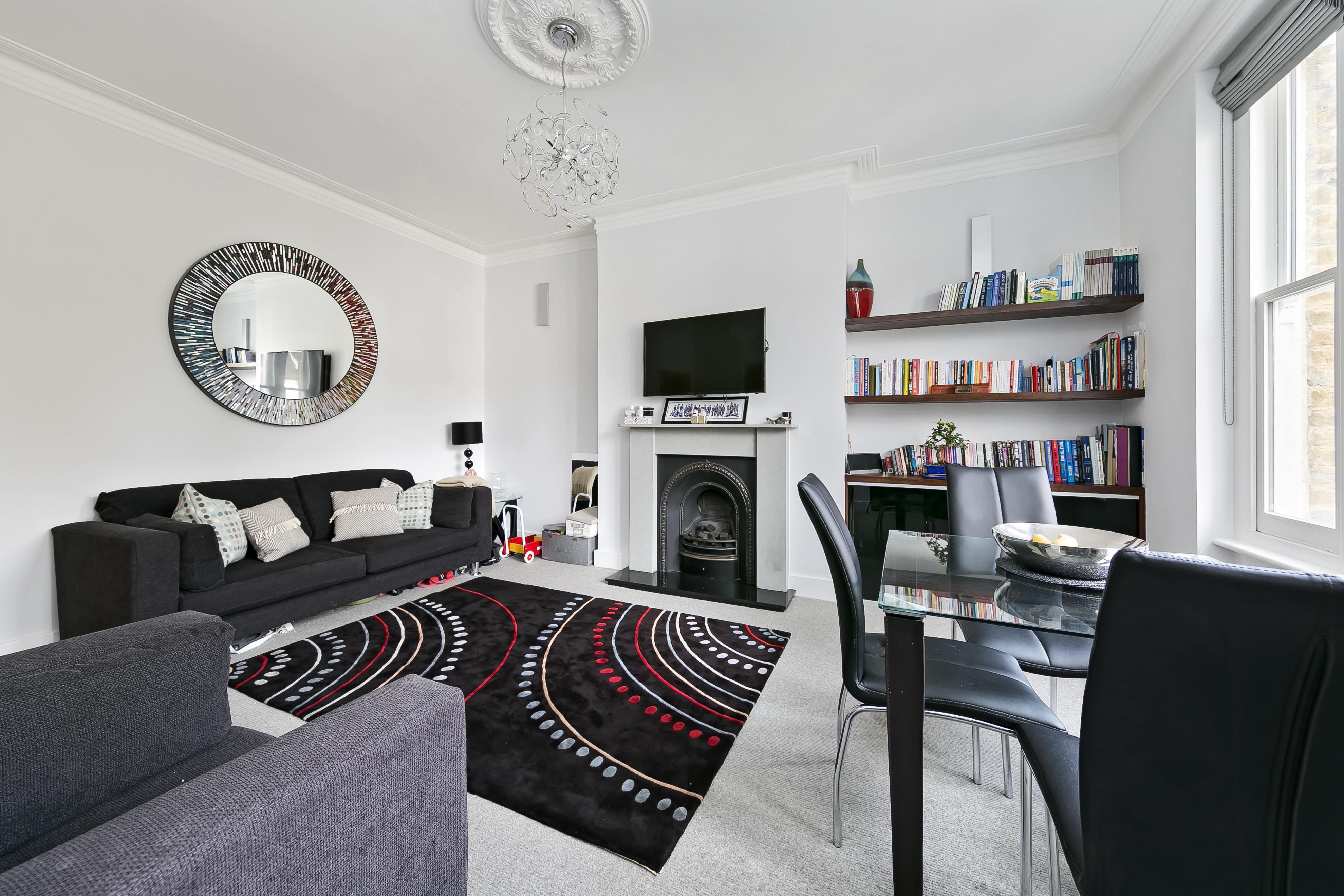 Flat Onslow Road in Greater London