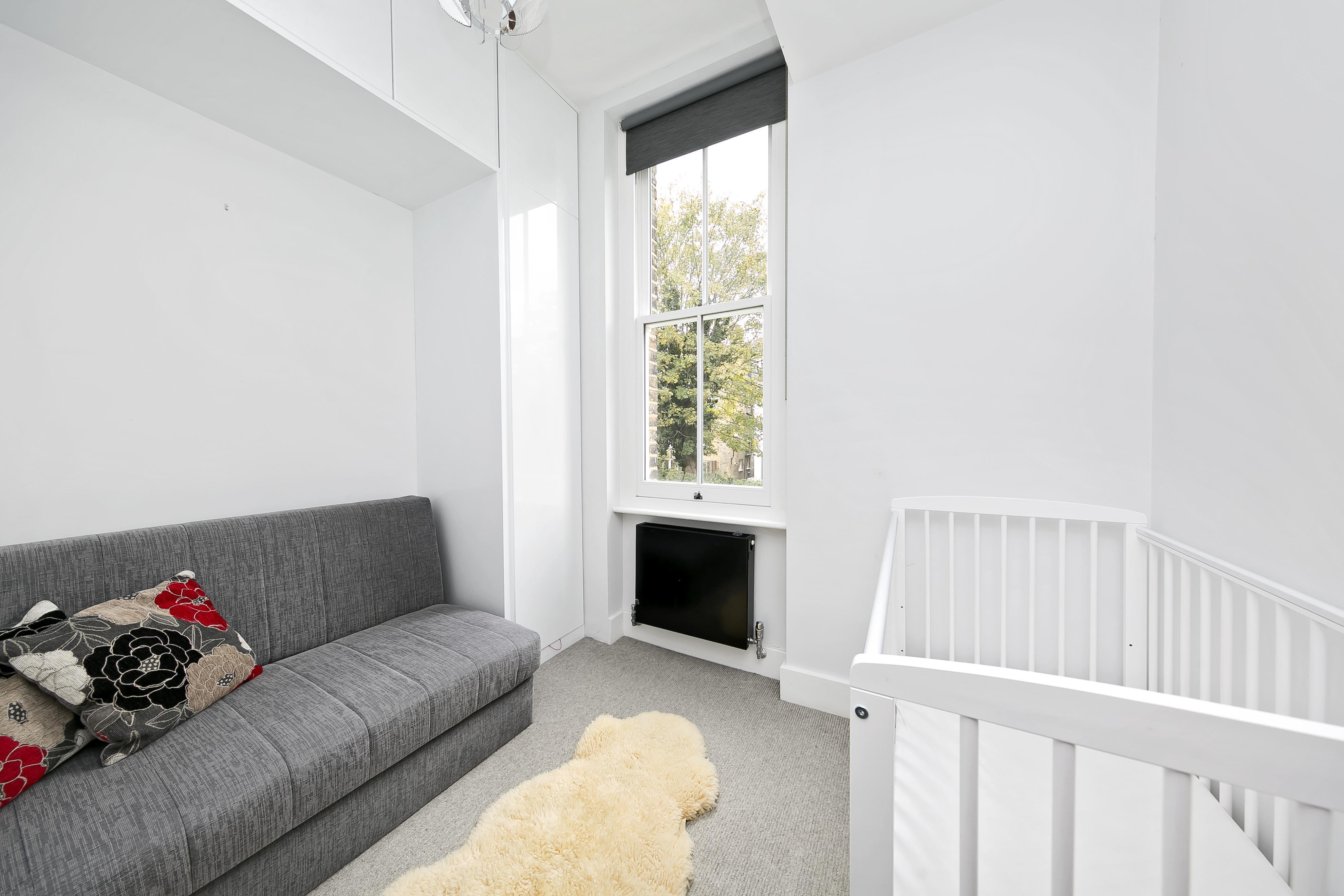 Flat Onslow Road in Greater London