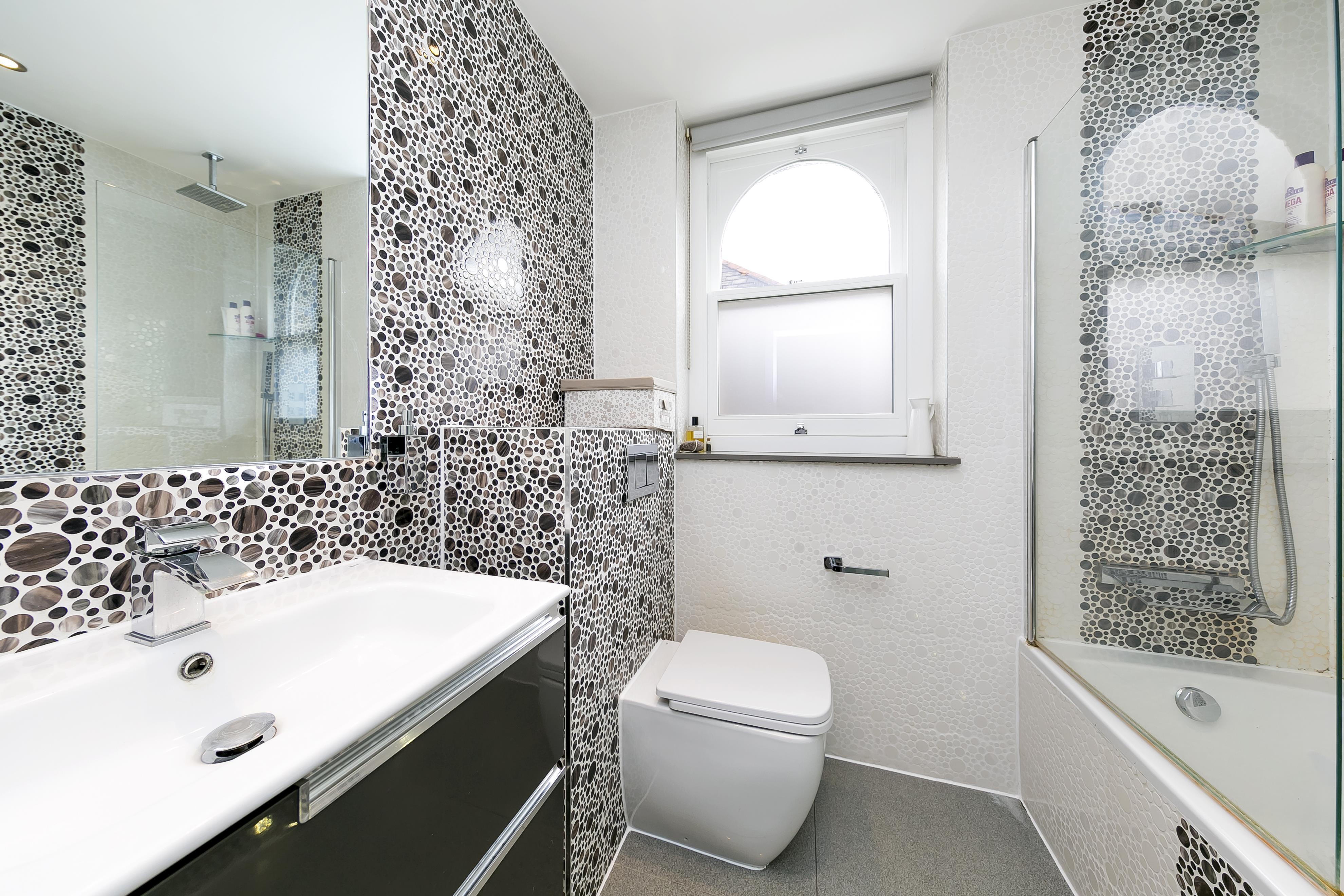 Flat Onslow Road in Greater London