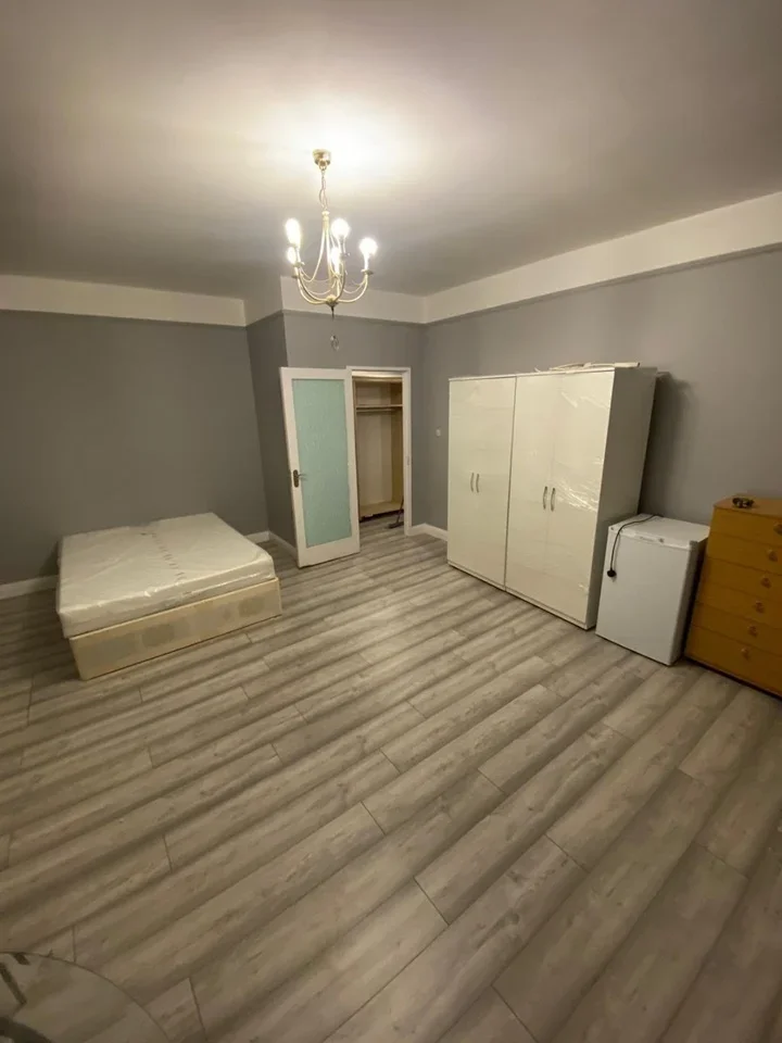 Room Maresfield Gardens in Greater London