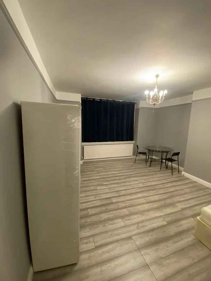 Room Maresfield Gardens in Greater London