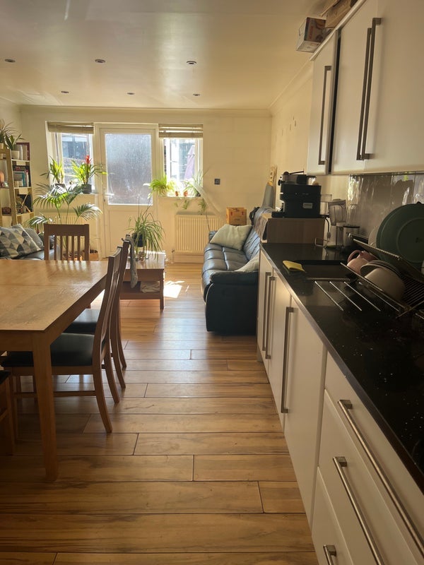 Room Manger Road in Greater London
