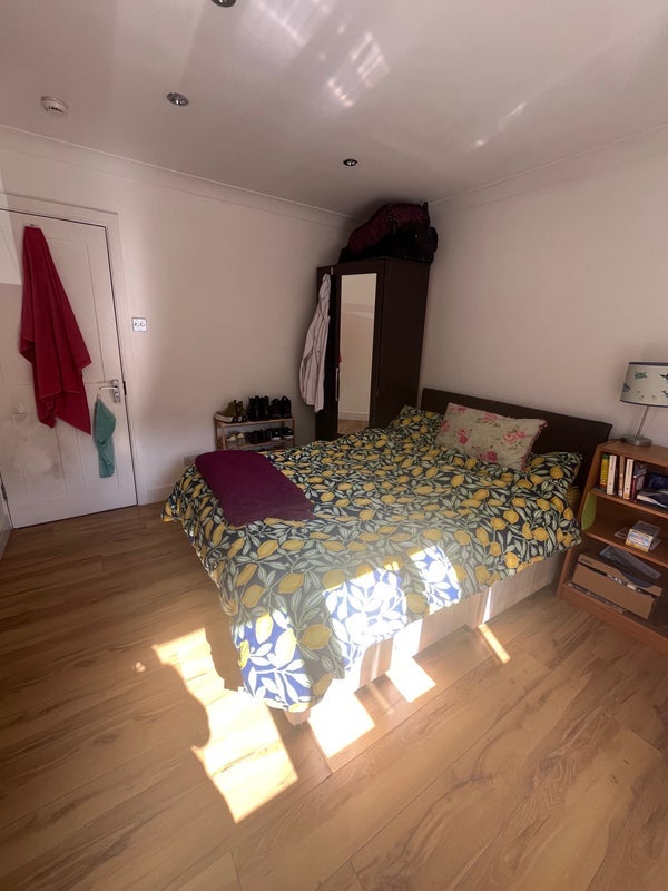 Room Manger Road in Greater London