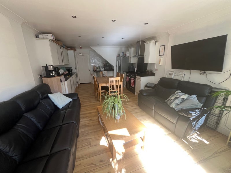 Room Manger Road in Greater London