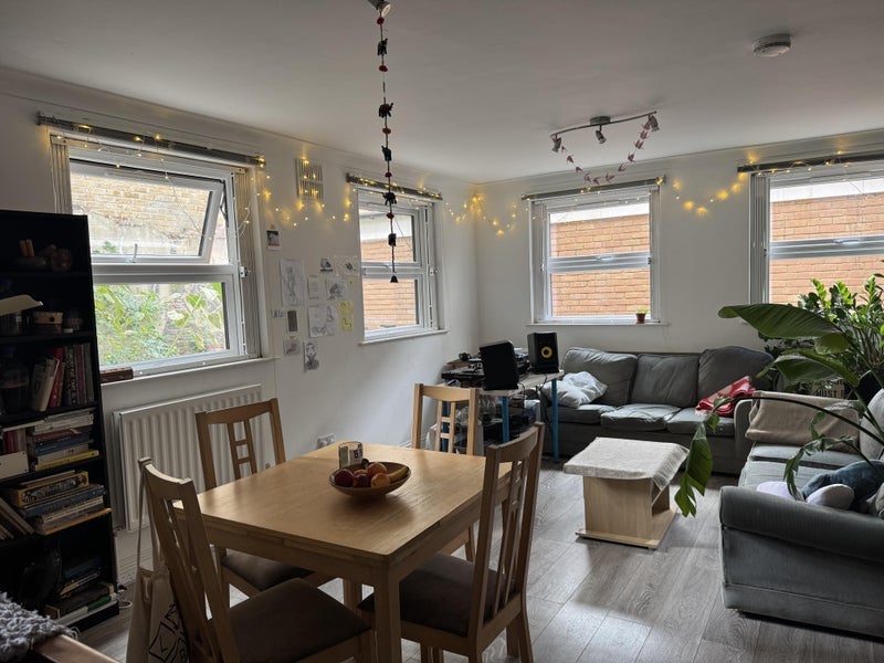 Room Mile End Road in Greater London