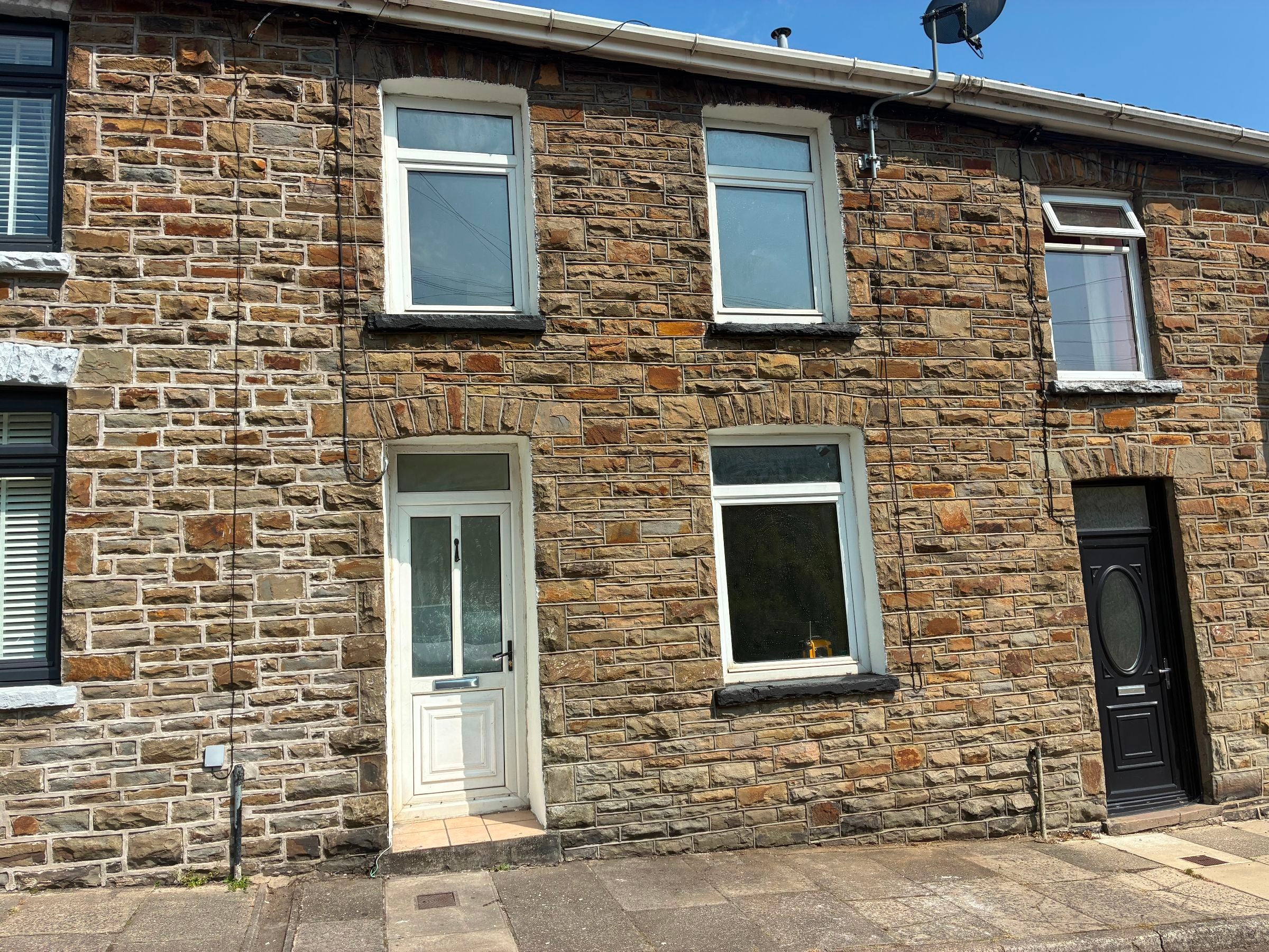 House Railway Terrace in Heol-y-cyw